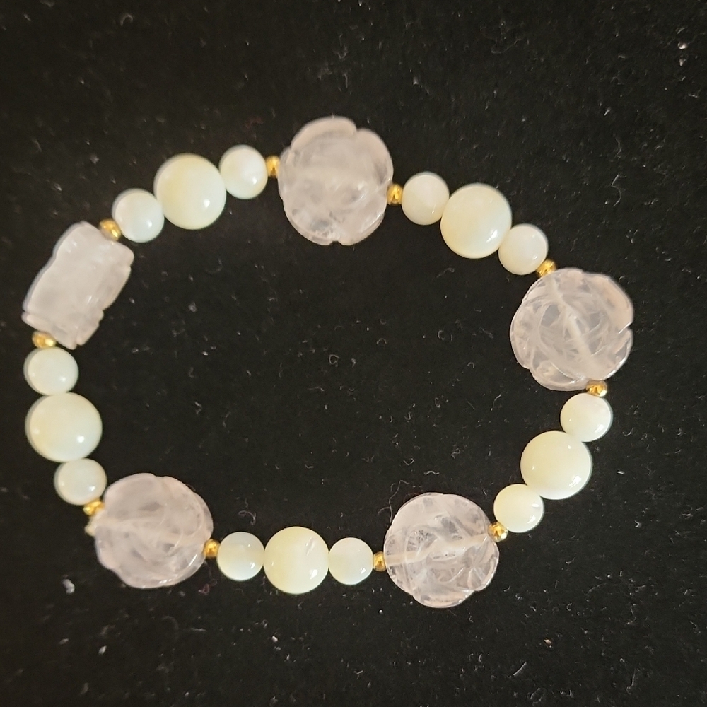 Elegant Floral Beaded Bracelet - Picture 2 of 3